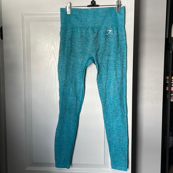 Seamless Gym Shark Leggings 💪🏾 - Picture 1 of 2